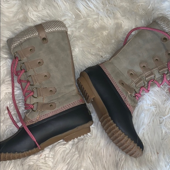 Super Cute Snow Boots!! - Picture 3 of 4